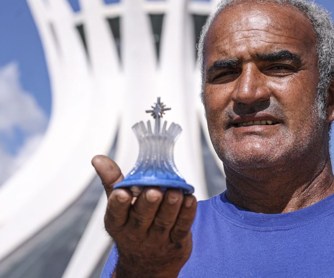 Com miniaturas, artesãos dão novo sentido à Brasília dos monumentos