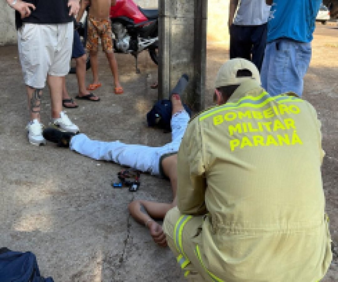 Com tornozeleira, homem sofre queda de moto no Santa Cruz