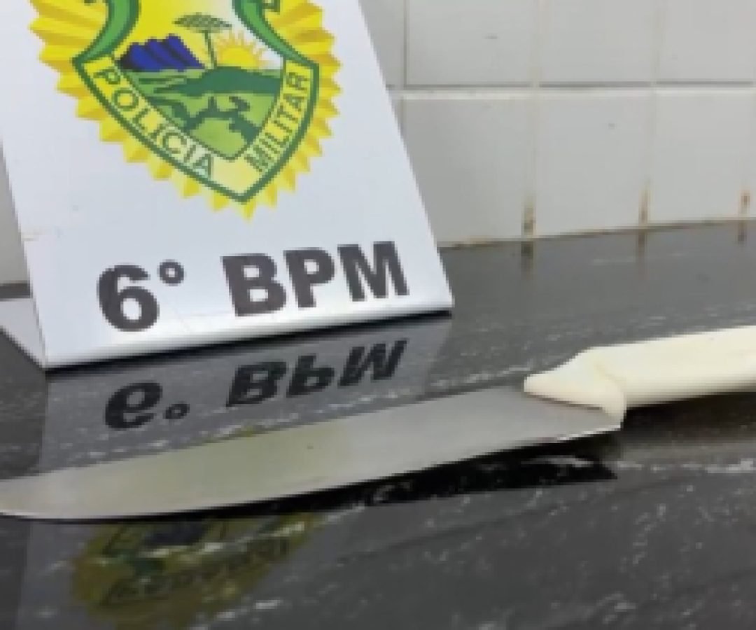 Com uma faca, homem é preso após ameaçar a companheira no Santa Felicidade