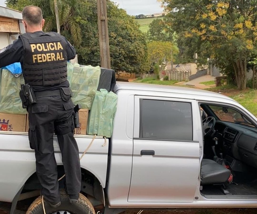 Comércio ilegal de cigarros eletrônicos e convencionais é alvo da PF