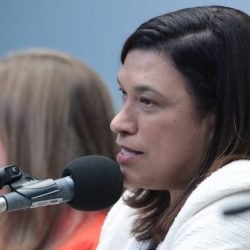 Comissão aprova permissão para escola e faculdade públicas terem Bíblia na biblioteca