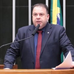 Comissão aprova programa para treinar prefeitos e servidores sobre lei de antenas