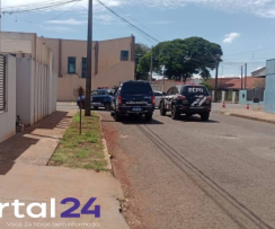 Confronto com a polícia termina com um suspeito morto e outro preso após tentativa de roubo em Arapongas