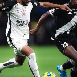 Corinthians e Vasco iniciam final com empate sem gols