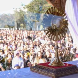 Corpus Christi reúne mais de 15 mil fiéis em Cascavel
