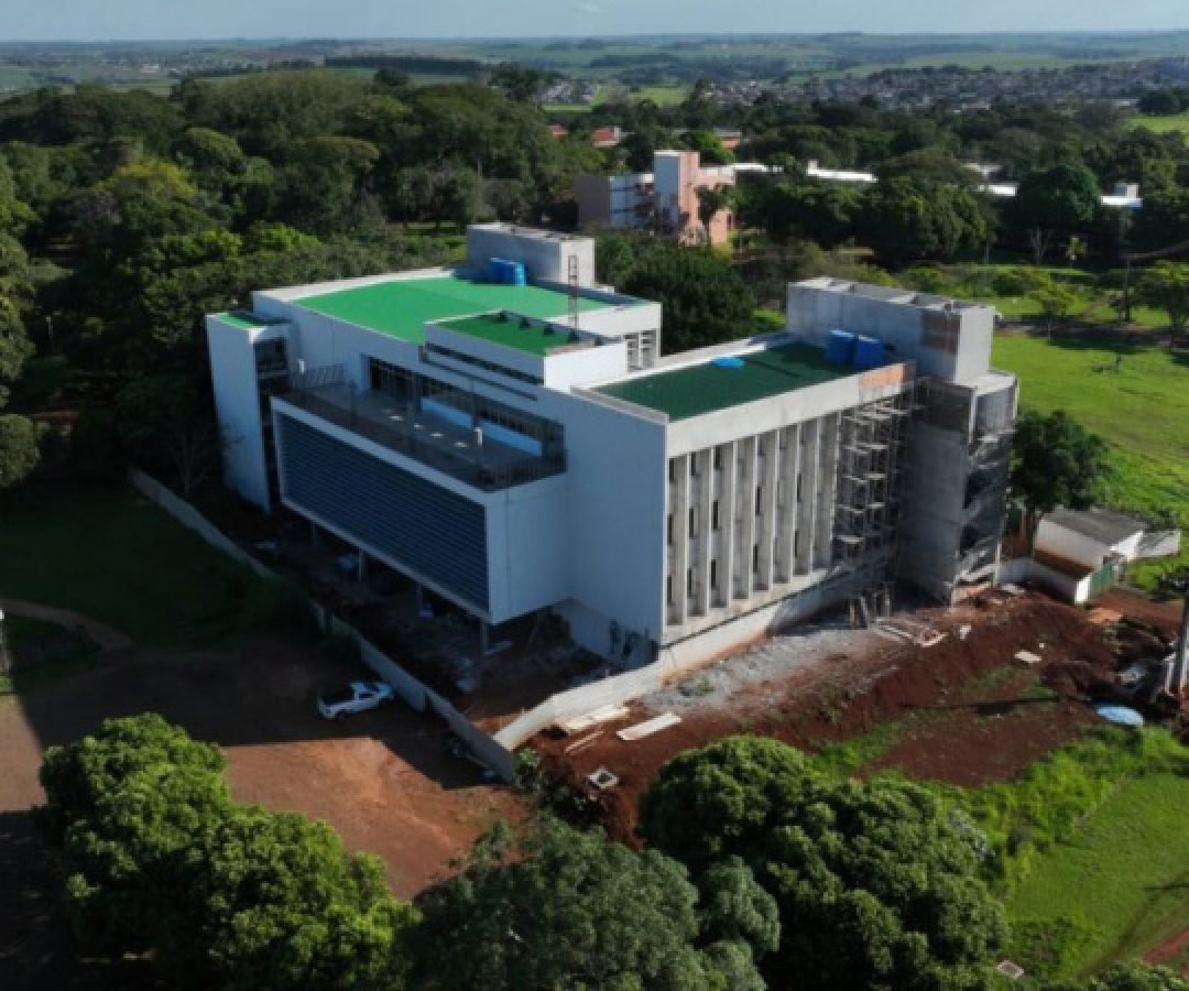 Obra com recursos do Estado, Biblioteca Central da UEL chega a 85% de conclusão