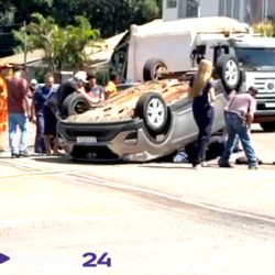 Creta capota após colisão com HB20 em Cascavel