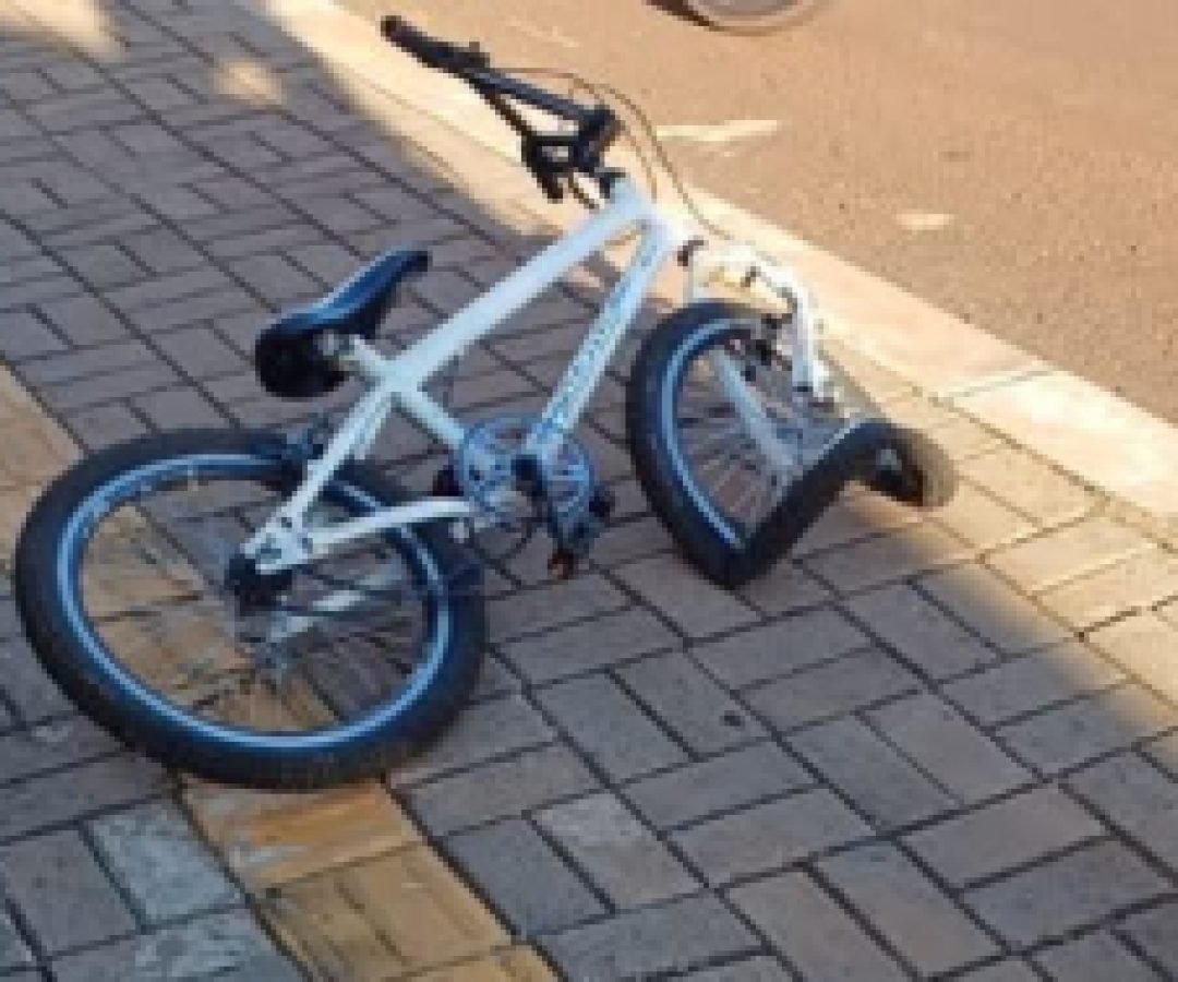 Criança morre após colisão entre bicicleta e moto em Missal