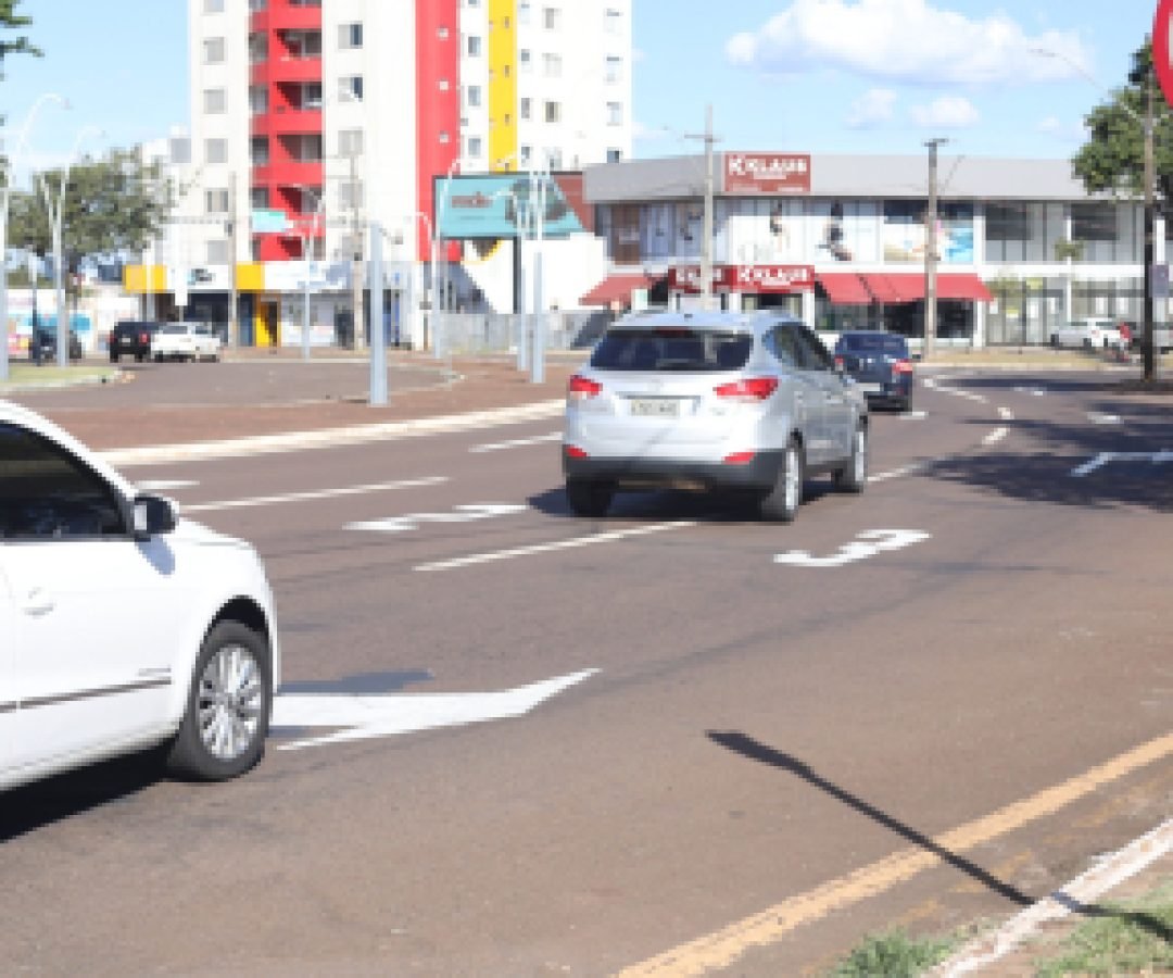 Cruzamentos estratégicos recebem nova sinalização horizontal