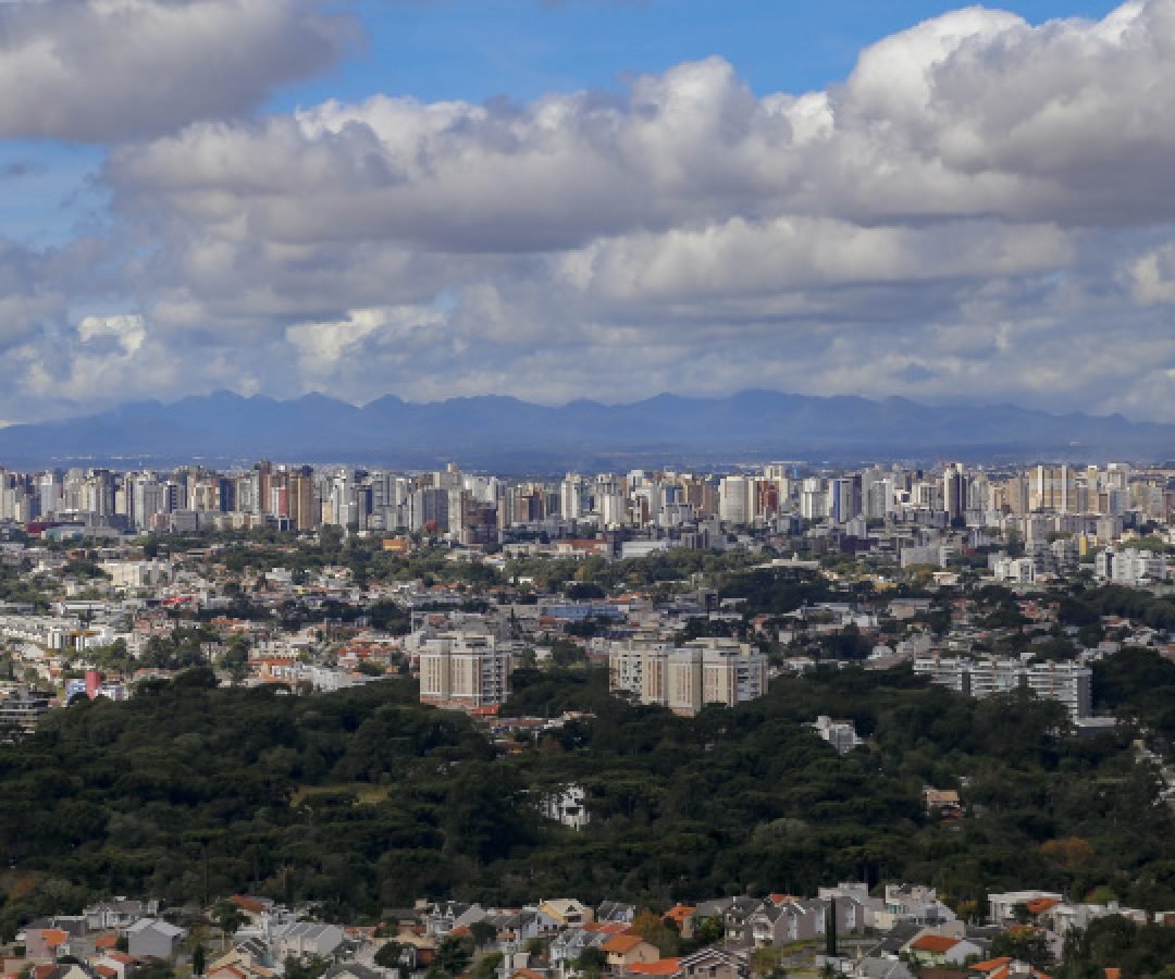 Semana típica de verão: tempo abafado e chuva de fim de tarde no Paraná