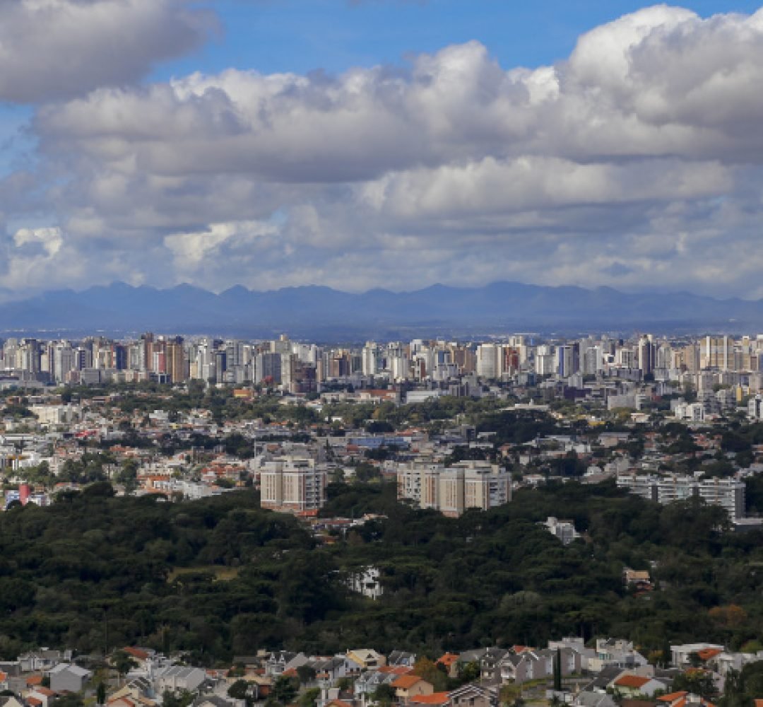 Semana típica de verão: tempo abafado e chuva de fim de tarde no Paraná