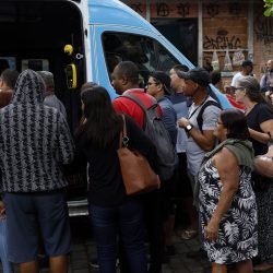 "Entrei na estação para fugir dos tiros", conta moradora do Rio