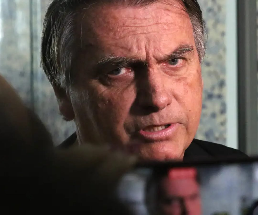 Defesa diz que Bolsonaro não tinha conhecimento sobre vídeo de Eduardo