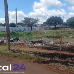 Descarte irregular preocupa moradores no bairro Interlagos, em Cascavel