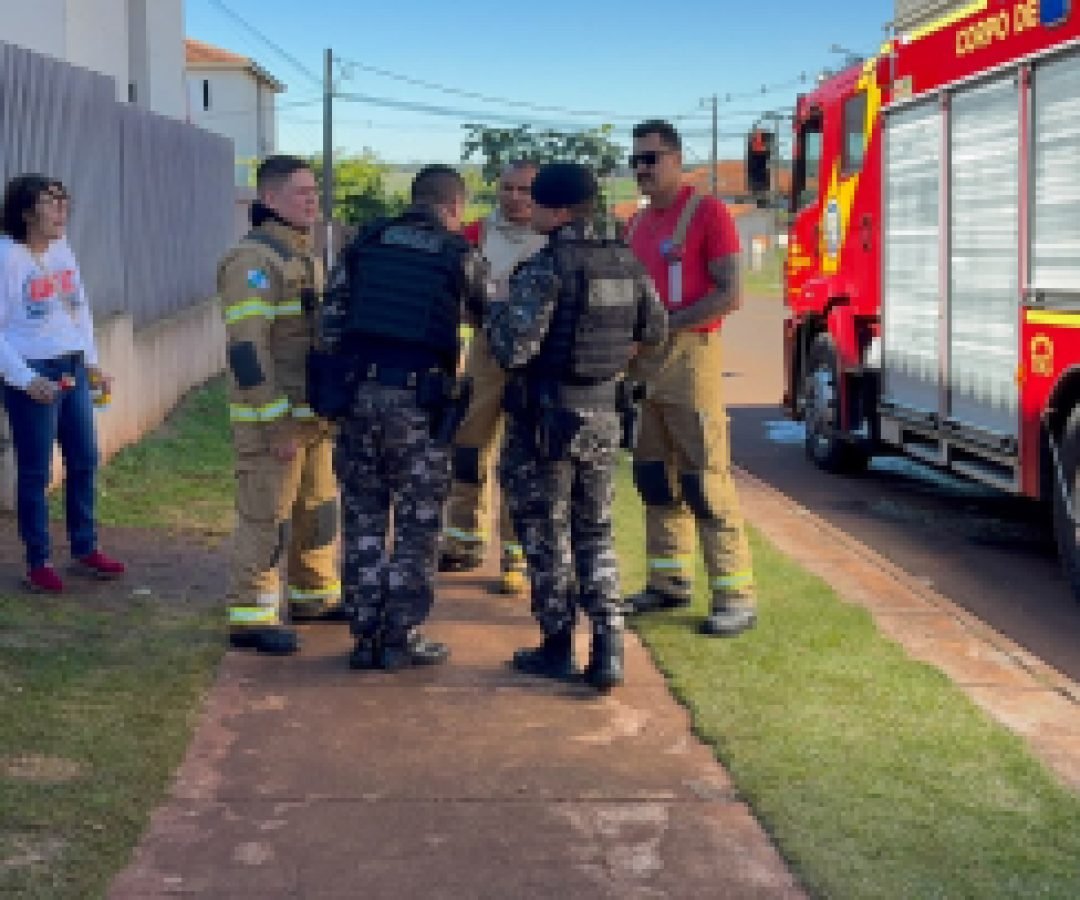 Discussão entre casal termina com colchão incendiado no Riviera