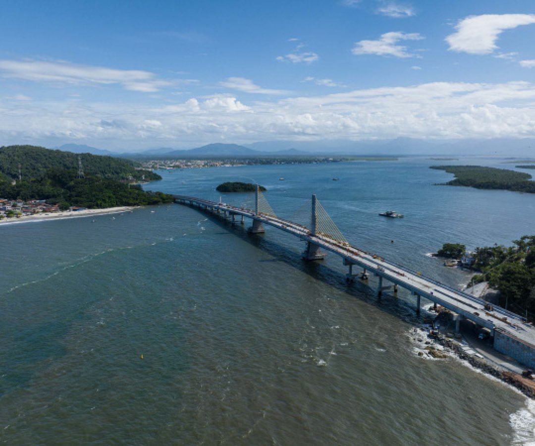 23 dias para a inauguração: mastros da Ponte de Guaratuba não têm mais andaimes
