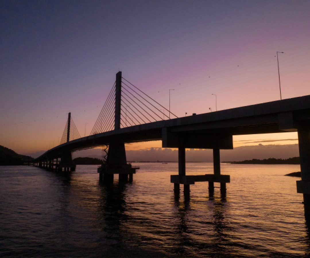 Acabamentos finais: falta um dia para a inauguração da Ponte de Guaratuba