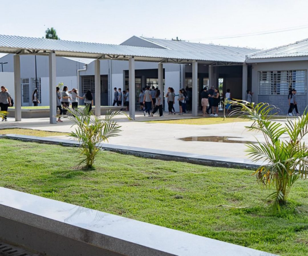 Diretores eleitos para escolas da rede estadual do Paraná assumem cargos