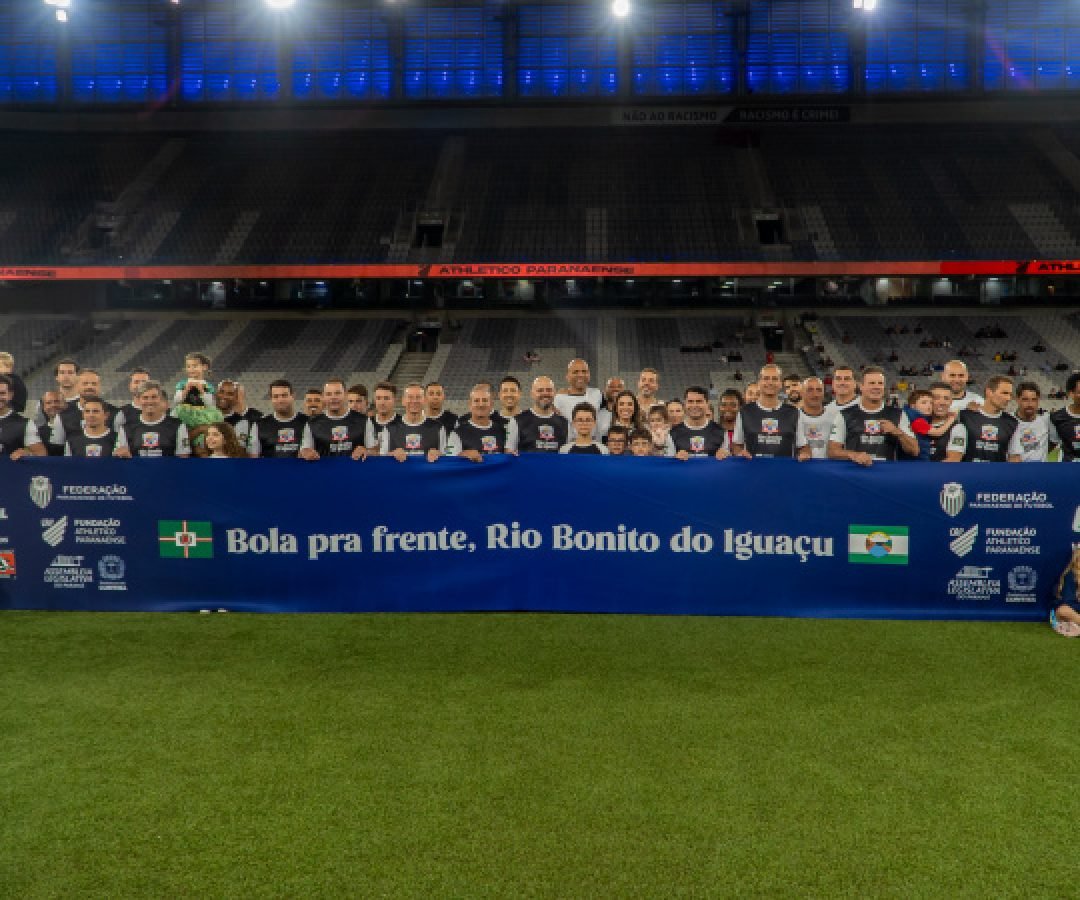 Ídolos do futebol paranaense se unem em campo para ajudar Rio Bonito do Iguaçu