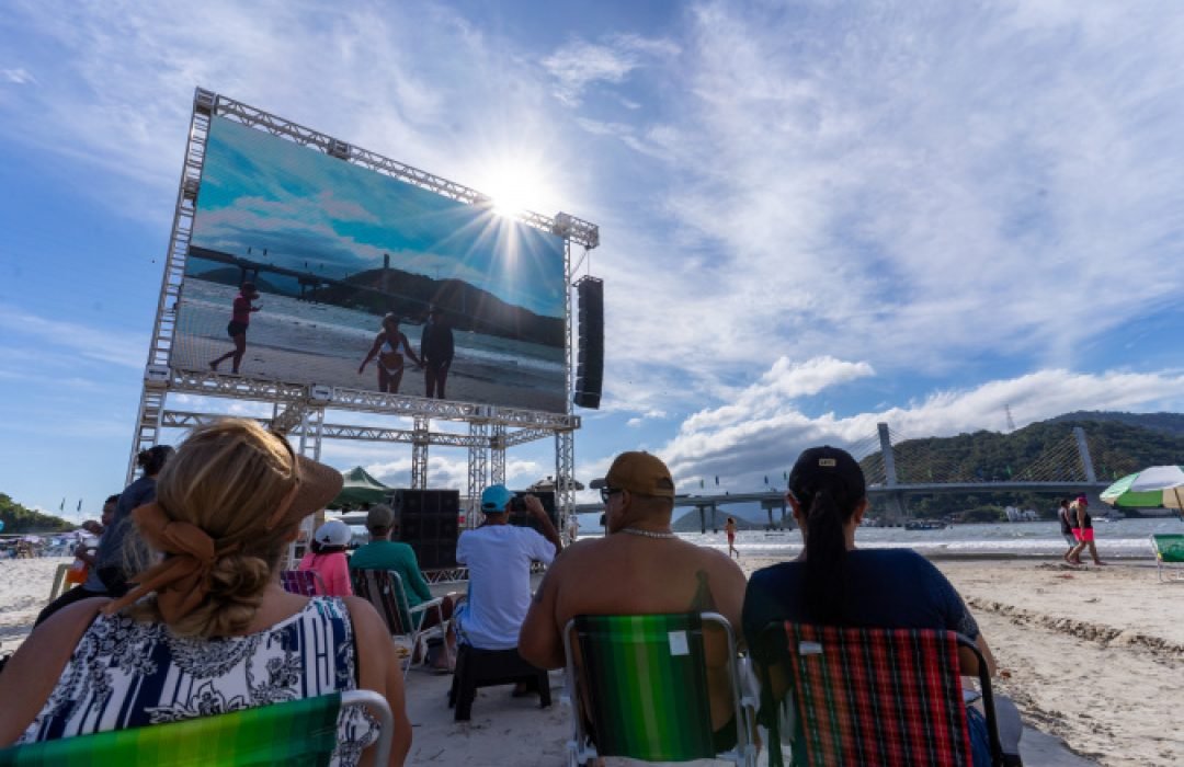 Emocionada, população se prepara para assistir à inauguração da Ponte de Guaratuba