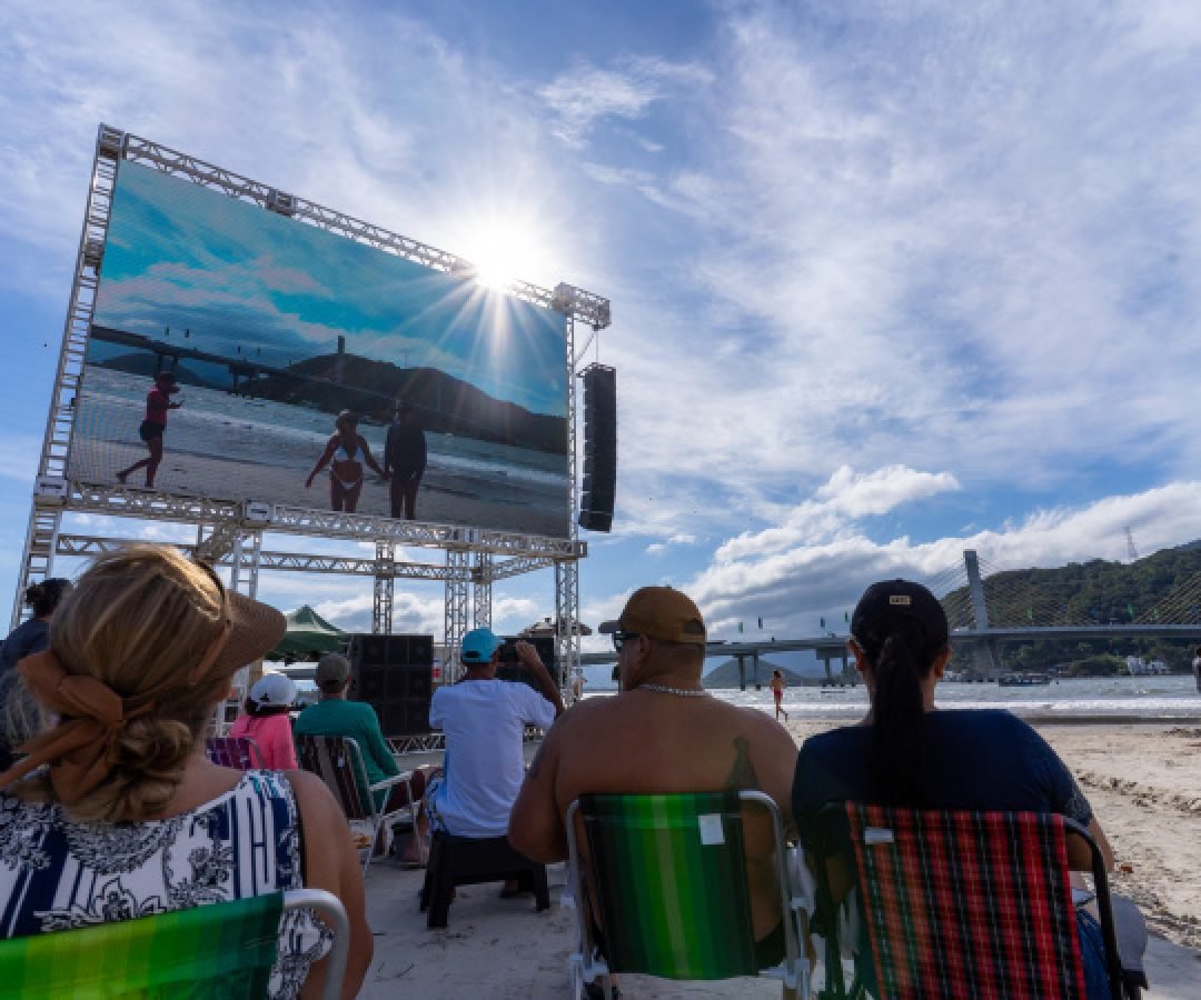 Emocionada, população se prepara para assistir à inauguração da Ponte de Guaratuba