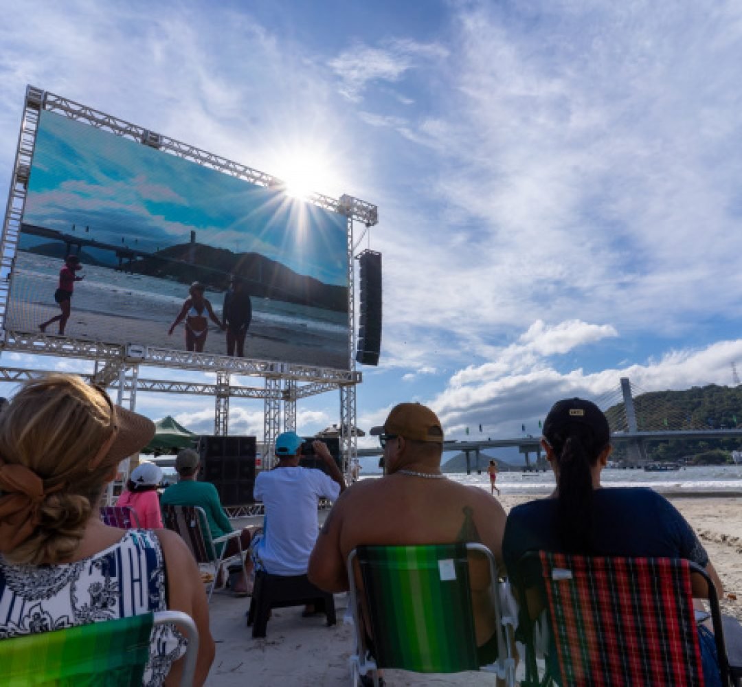 Emocionada, população se prepara para assistir à inauguração da Ponte de Guaratuba