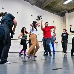 Teatro Guaíra oferece curso gratuito de técnicas corporais para artistas do movimento