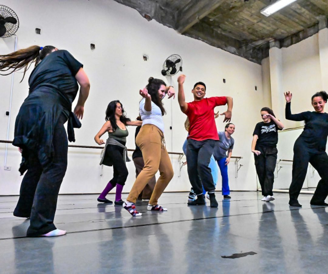 Teatro Guaíra oferece curso gratuito de técnicas corporais para artistas do movimento