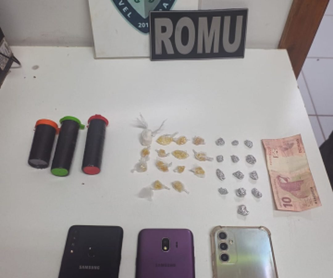 Dupla é detida com drogas durante abordagem da ROMU no bairro Santa Cruz