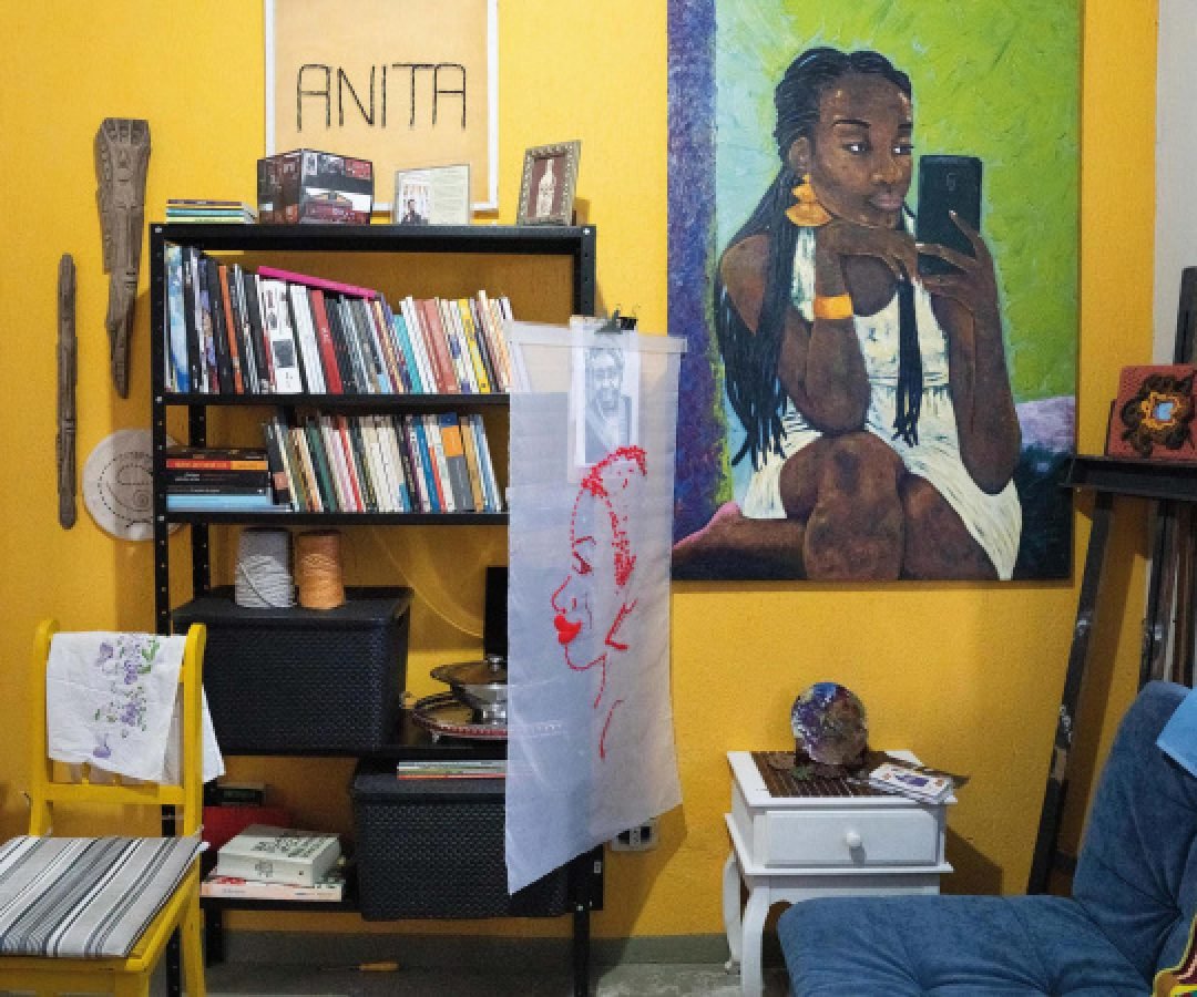 Museu Paranaense lança livro sobre mulheres artistas e seus espaços de trabalho