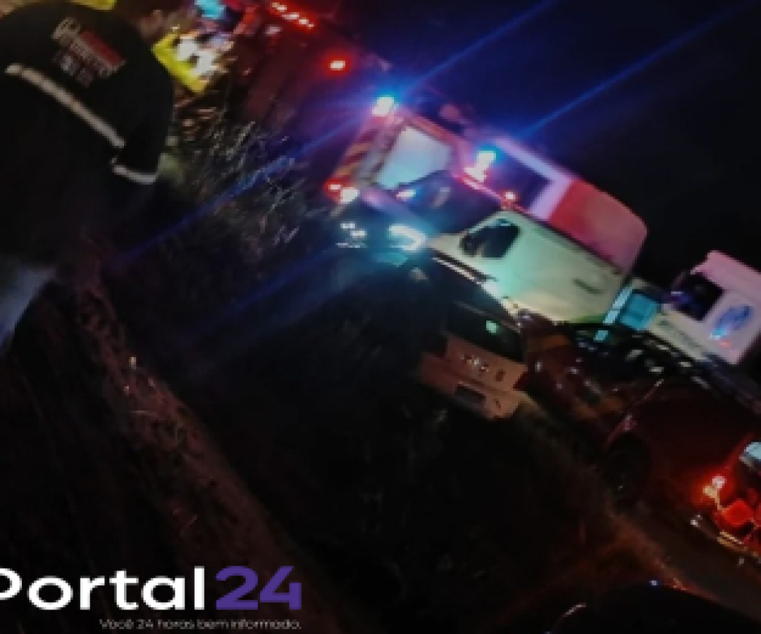 Engavetamento com ônibus e caminhões deixa ao menos 13 feridos na PR-317, entre Nossa Senhora das Graças e Santo Inácio