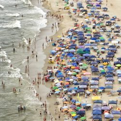 Estado investe R$ 28,2 milhões para limpeza urbana e educação ambiental no Verão Maior