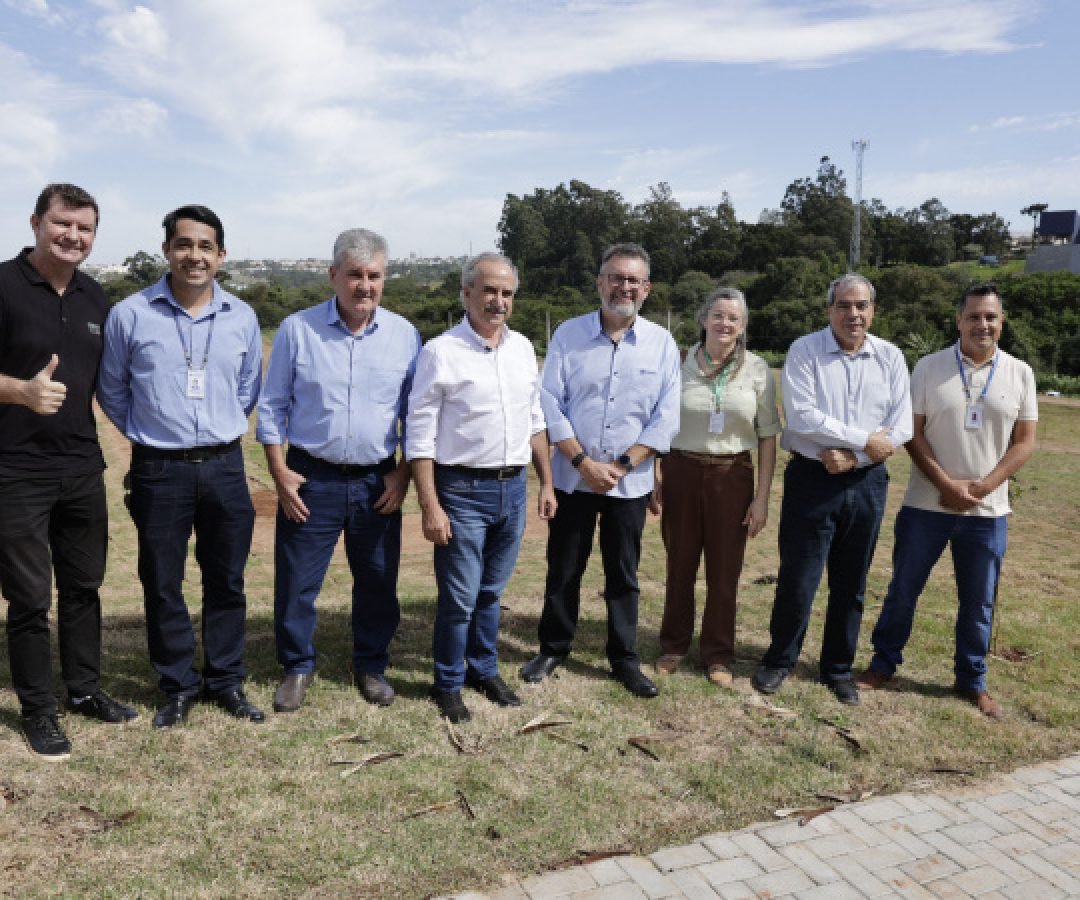 Sanepar entrega em Cascavel área revitalizada após obra de desassoreamento do Lago Municipal
