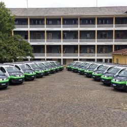 Estado amplia alcance do Mãos Amigas com entrega de 18 vans para manutenção de escolas