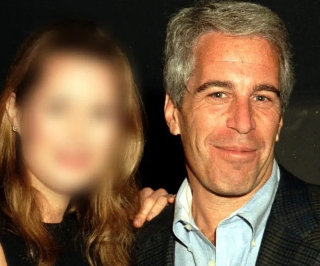 epstein-em-festa-em-mar-a-lago-e1766485725162.jpg