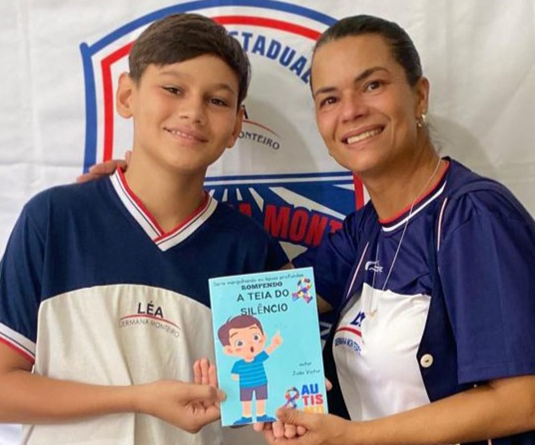 Aluno com autismo transforma vivência em livro e dá voz à inclusão na rede estadual
