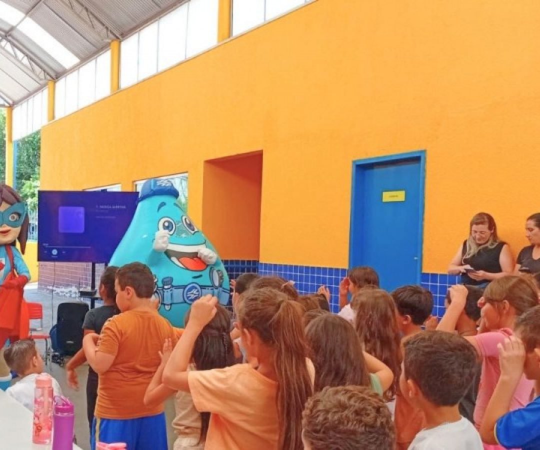 Com jogos e personagens, Estação Sanepar já ensinou 310 mil estudantes a proteger rios