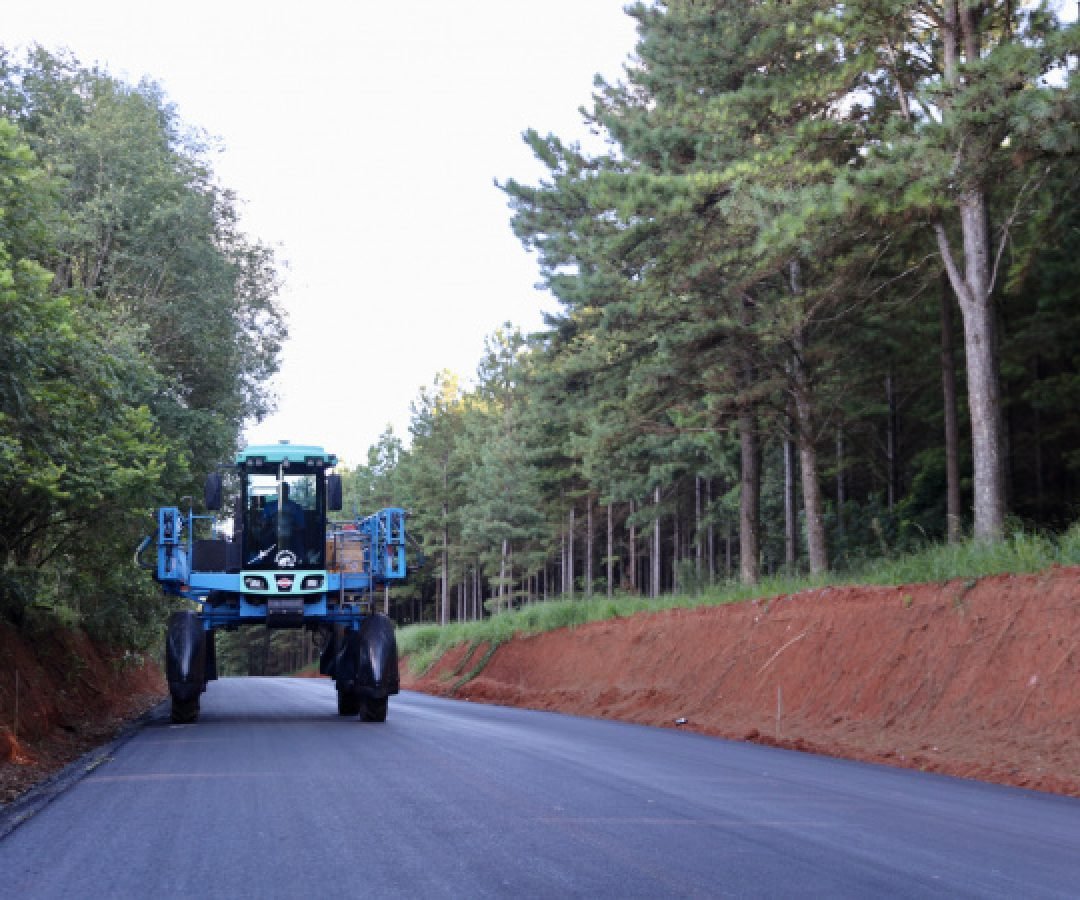 Com apoio do Estado, Teixeira Soares pavimenta centenária Estrada da Gruta