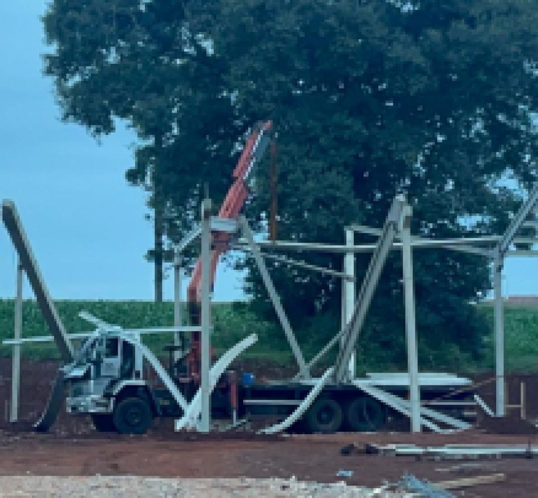 Estrutura cede e deixa quatro trabalhadores feridos em obra na PR-486