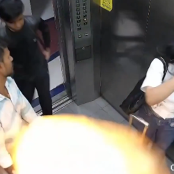 explosao-baloes-elevador-india.png