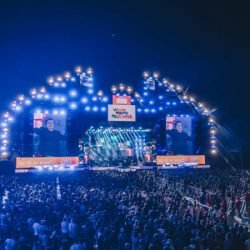 Fábio Jr. celebra o romantismo com show para 114 mil pessoas em Matinhos