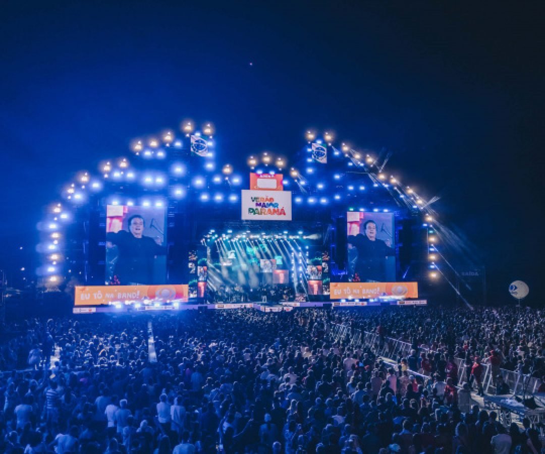 Fábio Jr. celebra o romantismo com show para 114 mil pessoas em Matinhos