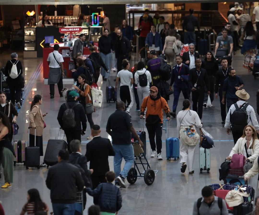 Feriado de Tiradentes aumenta fluxo de passageiros em aeroportos