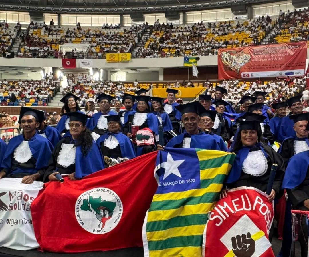 Festa em Recife celebra 30 mil alfabetizados em programa social