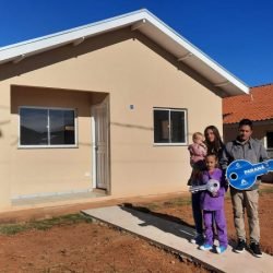 47 famílias de Figueira recebem moradias construídas com recursos do Estado