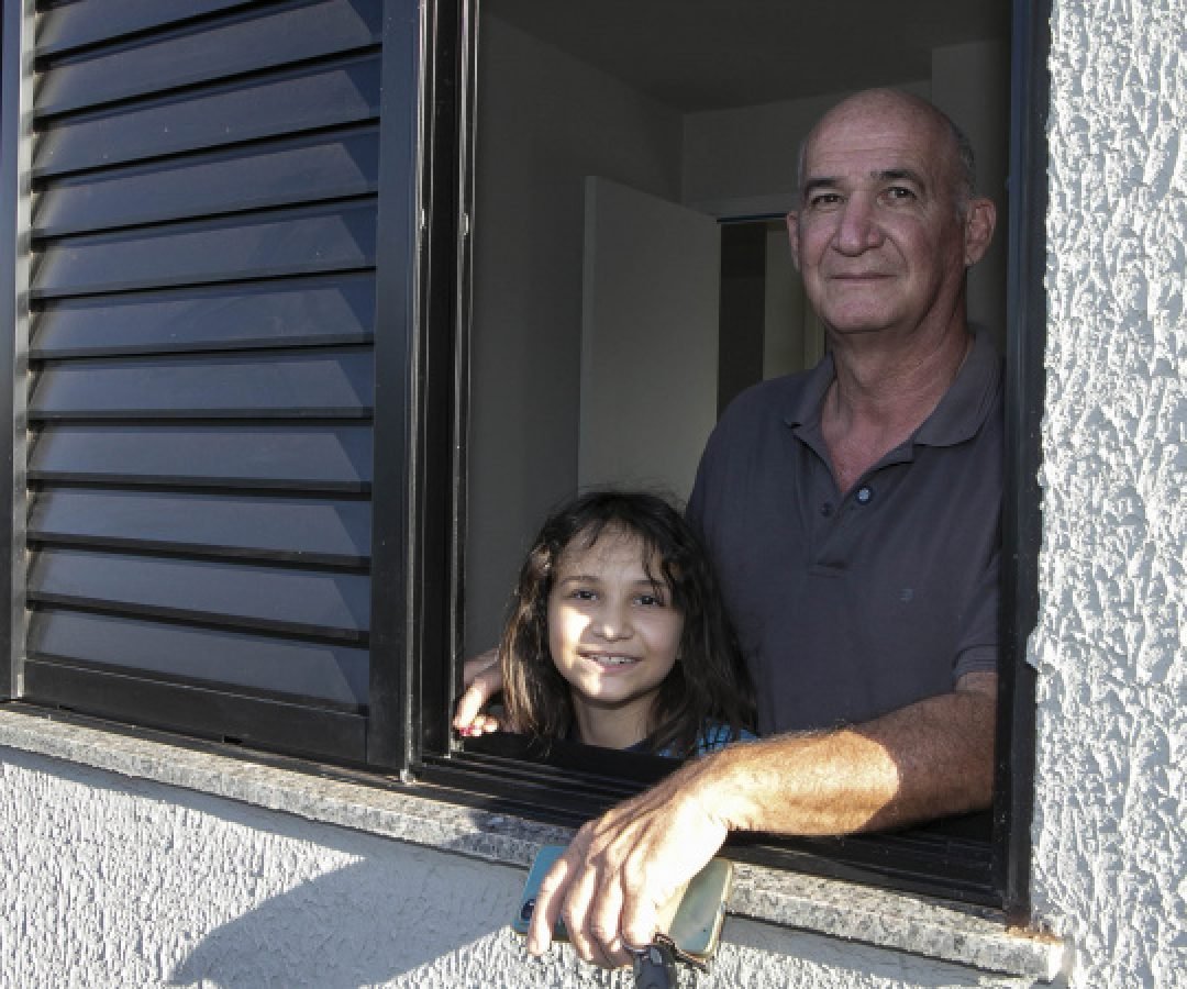 “Agora é meu”: idoso celebra primeira casa própria com ajuda do programa Casa Fácil Paraná Terceira Idade
