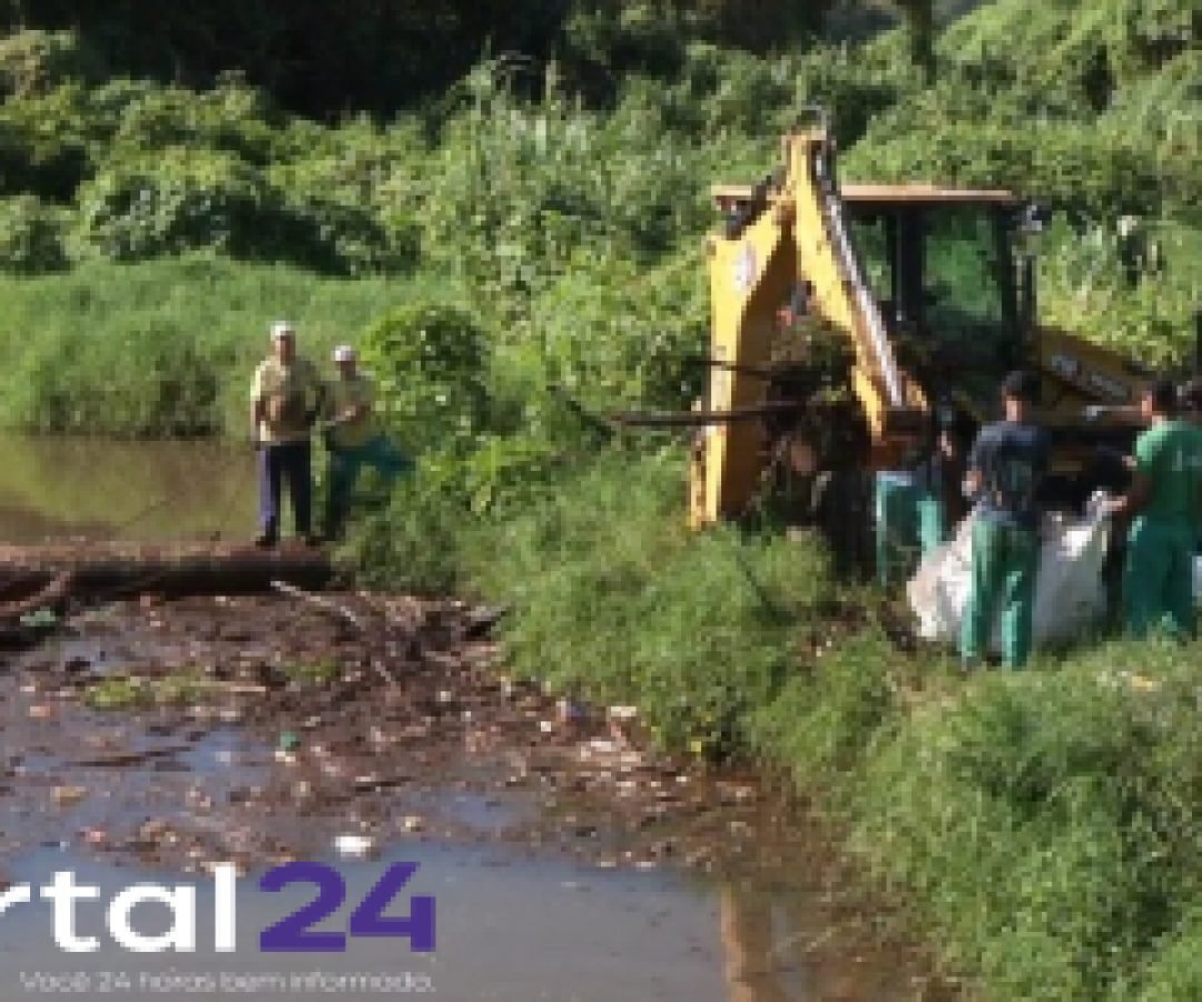 Força-tarefa retira 62 toneladas de lixo descartado irregularmente do Rio Quati
