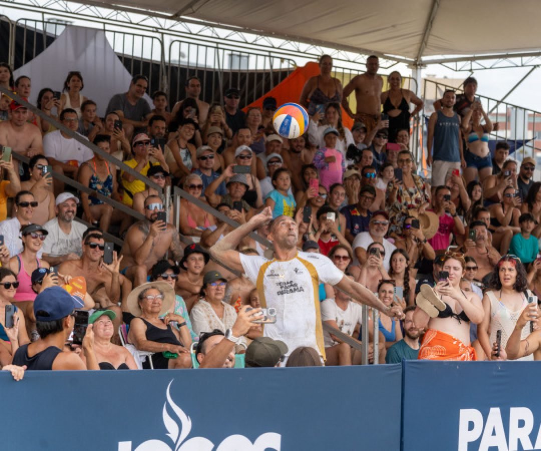 Desafio do Vôlei: campeões olímpicos levantam a torcida na Arena de Caiobá