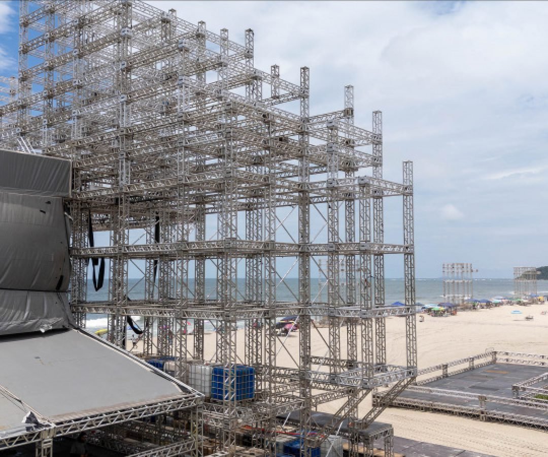 Falta 9 dias para os shows; palcos estão quase prontos no Litoral