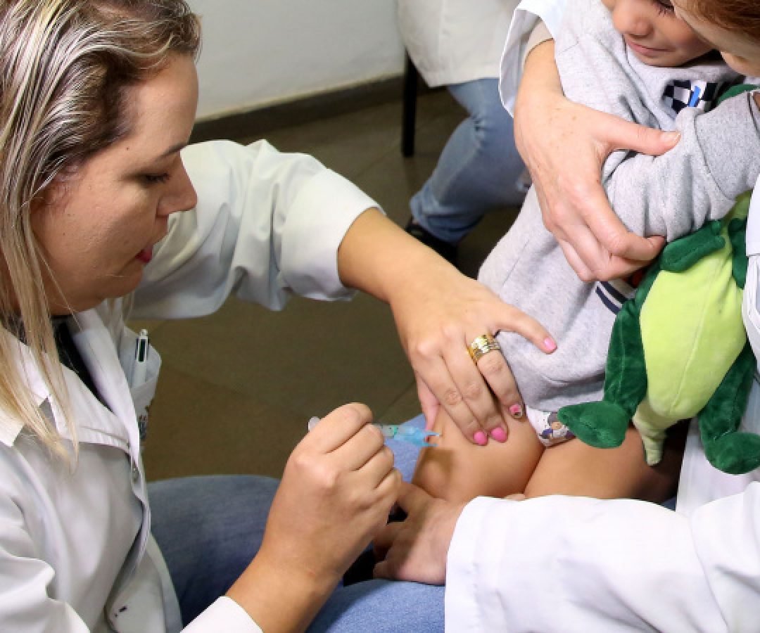 Secretaria da Saúde reforça importância da imunização infantil contra meningite